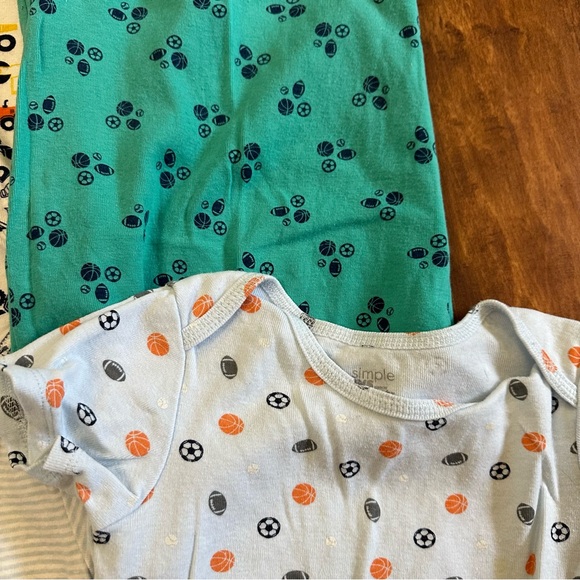 Trucks, cars, sports & stripes short sleeve onesie bundle 24 months toddler boy - Picture 3 of 4